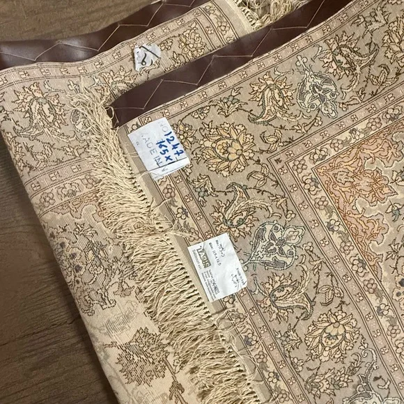 Elegant authentic  Persian Rugs - Picture 6 of 12